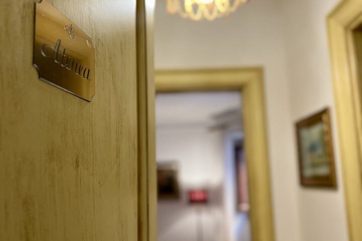 Room 51 of 83
