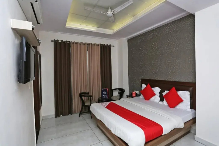 Room 2 of 9