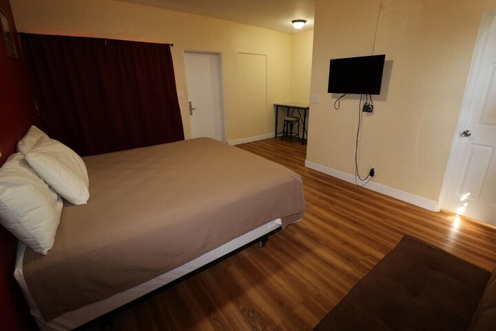 Room 13 of 38