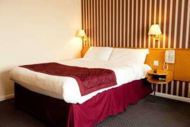 Room 4 of 12