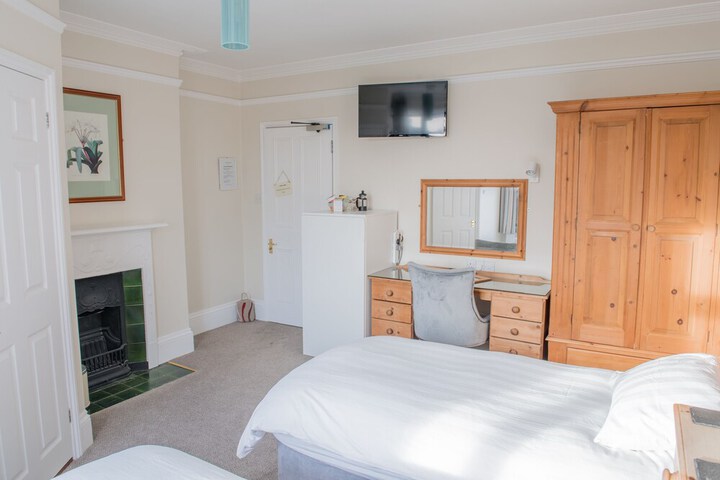 Room 15 of 36