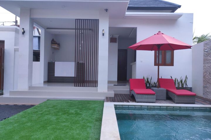 Hotel with Pool