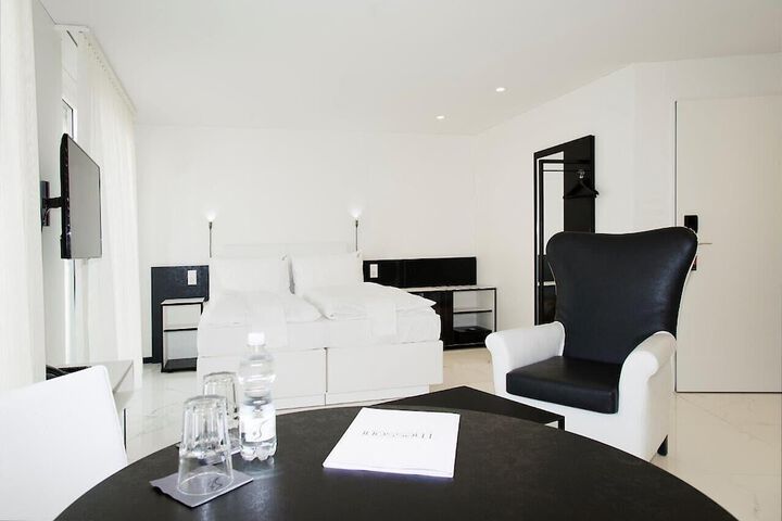 Room 16 of 31