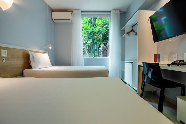Room 4 of 175