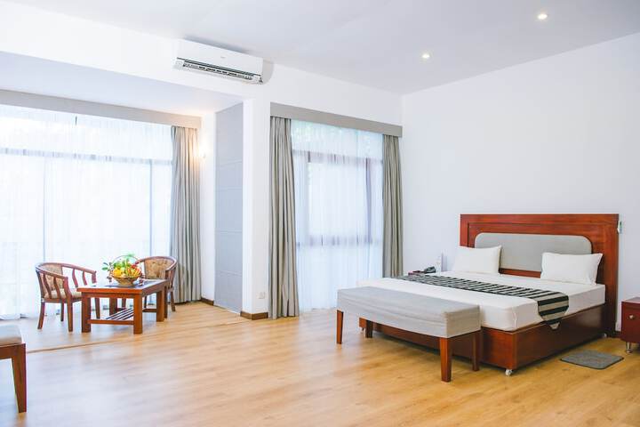 Room 5 of 32