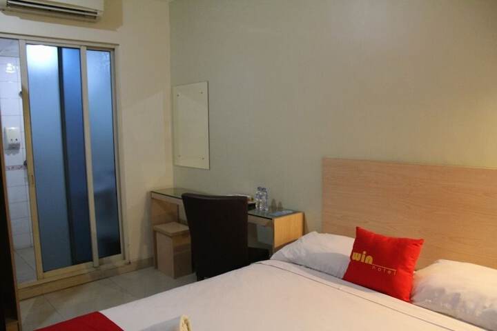 Room 9 of 18