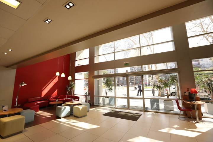 Entrance & Lobby