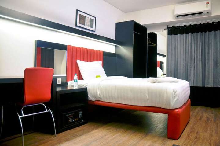 Room 5 of 32