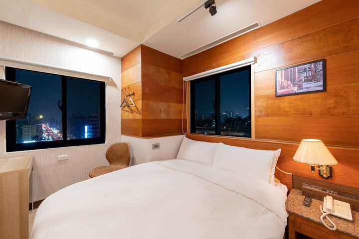 Room 9 of 37