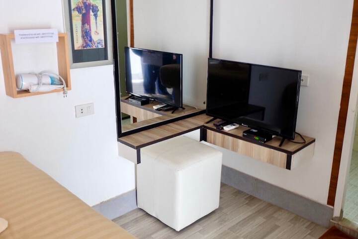 Room 2 of 53