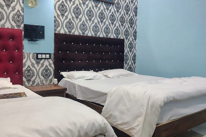 Room 13 of 22