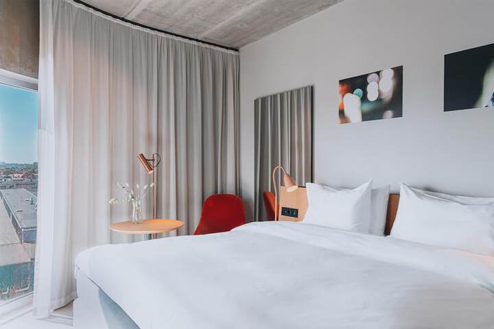 Room 29 of 61