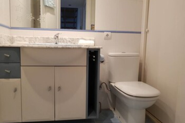 Room 2 of 28