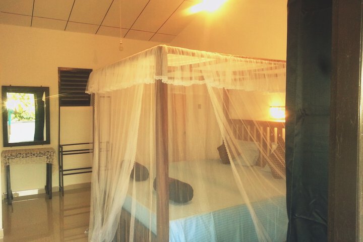 Room 4 of 18