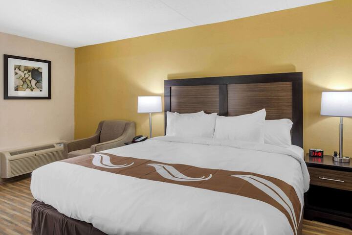 Standard King Bed Accessible (2 of 13)
