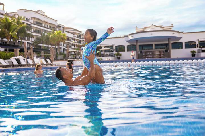 Hotel with Pool