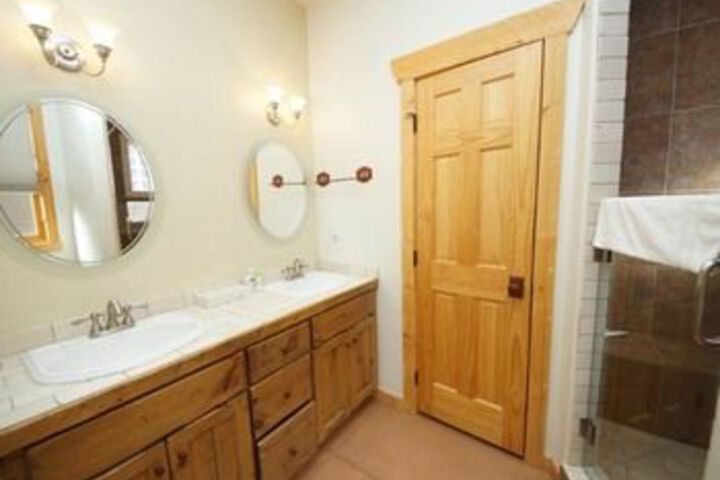 Room 10 of 65