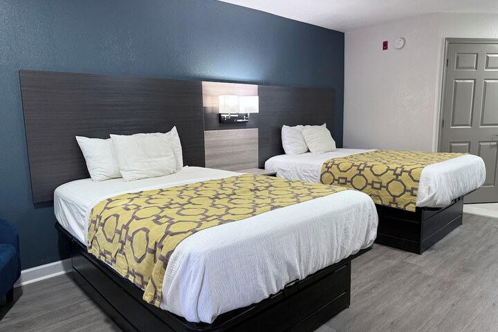 Double Accessible King Size Bed (1 of 11)