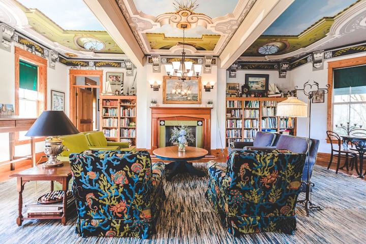 Hotel Lobby