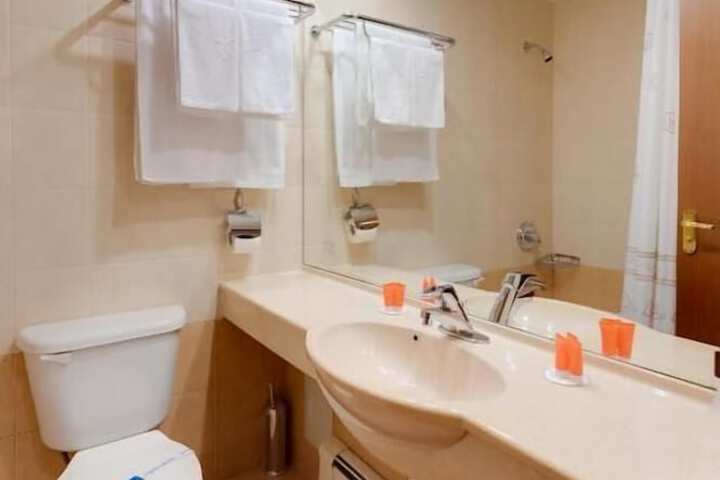 Room 15 of 19