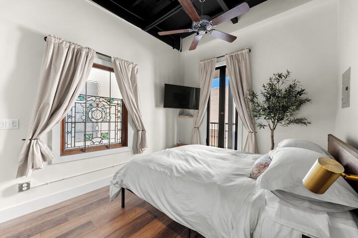 Room 42 of 191