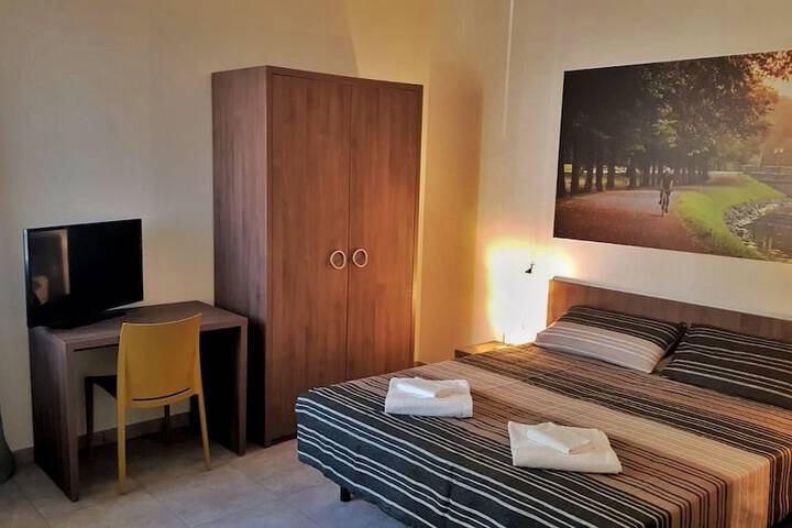 Room 2 of 20