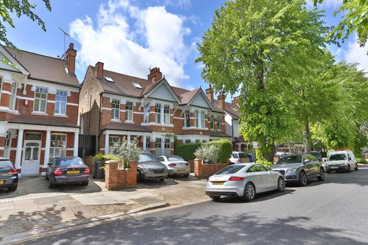 Veeve 5 Bed Family Home on Dukes Avenue Chiswick