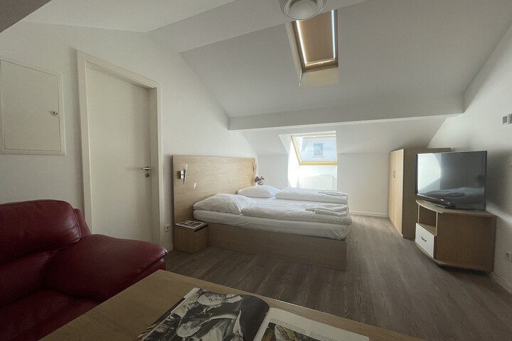 Room 21 of 50