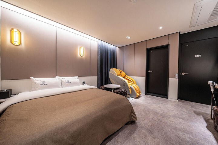 Room 36 of 74