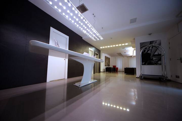 Business Center 46 of 49