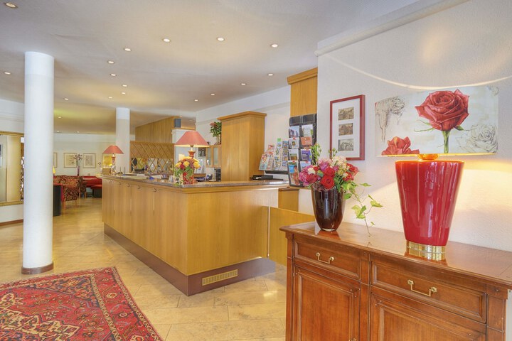Entrance & Lobby