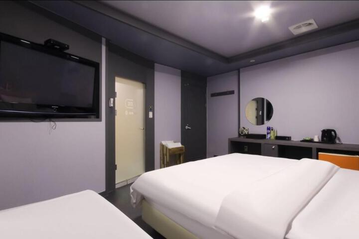 Room 31 of 121