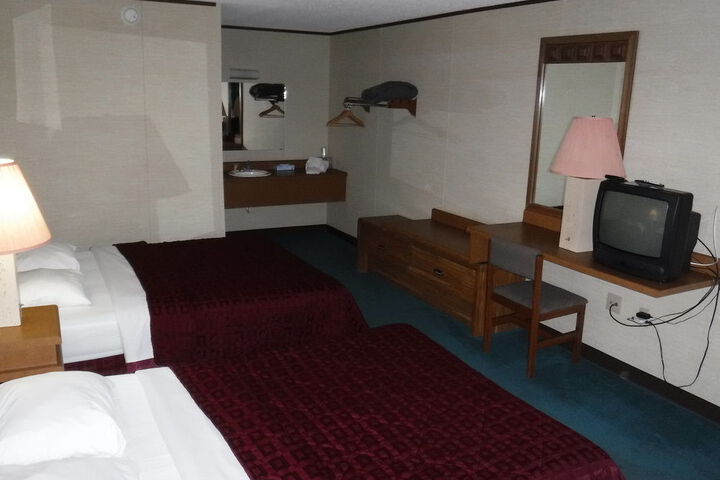Room 27 of 63