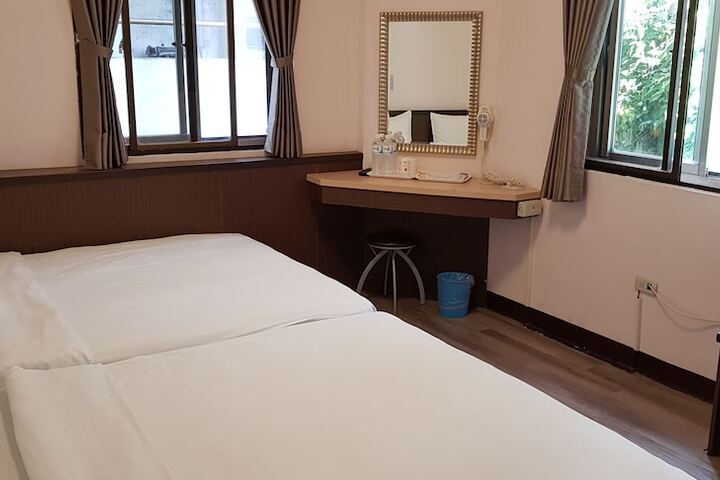Room 42 of 91