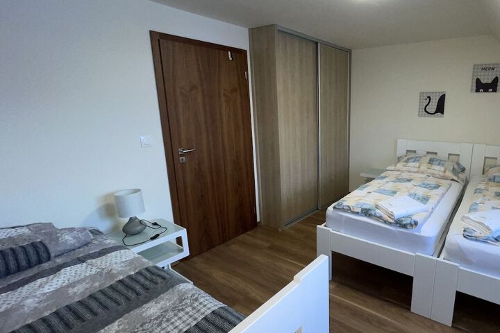 Room 75 of 194