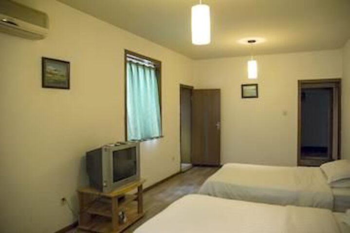 Room 34 of 40