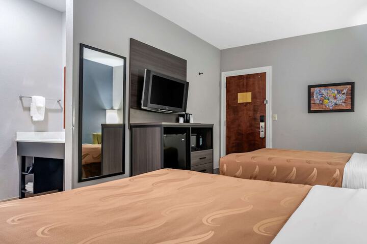 Room 6 of 24