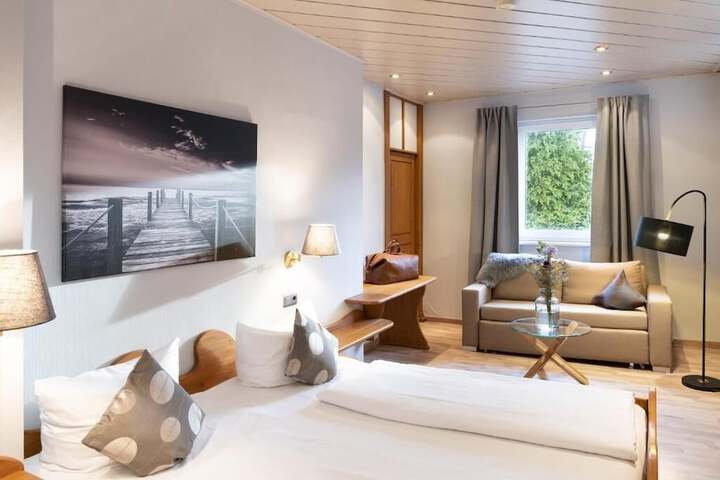Room 3 of 43