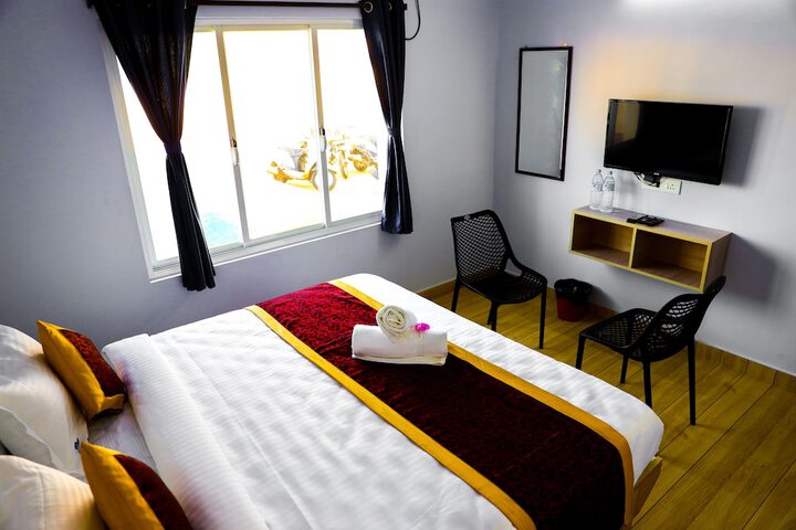 Room 5 of 13