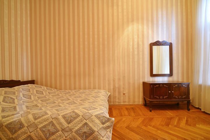Room 5 of 40