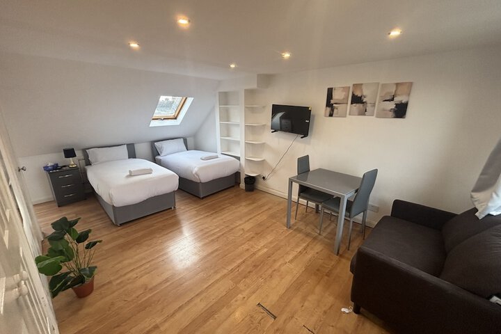 Room 3 of 27