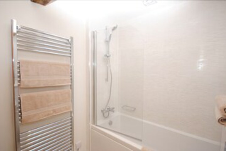 Room 2 of 35