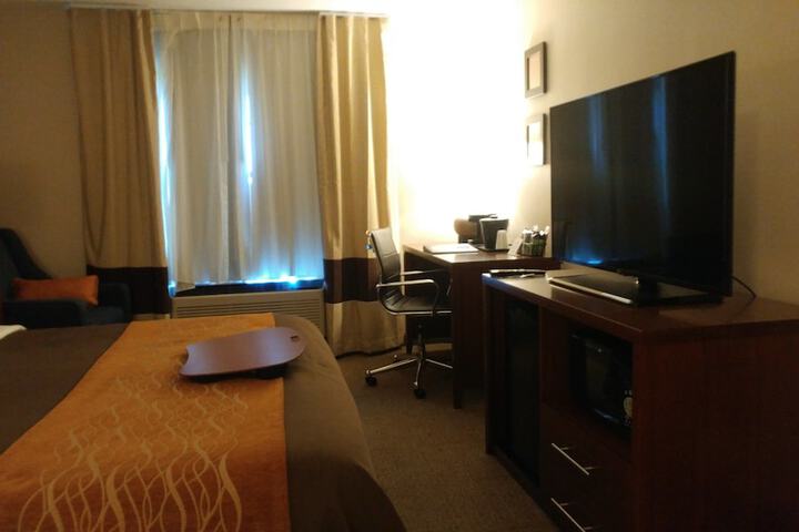 1 King Bed (3 of 13)