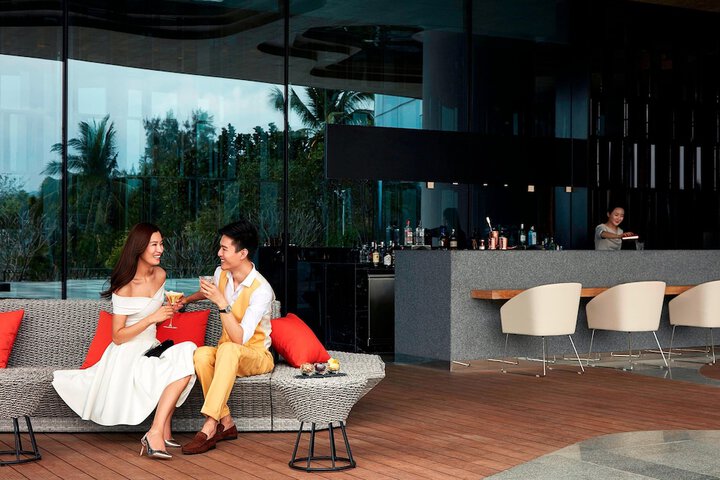 Lounge 104 of 126