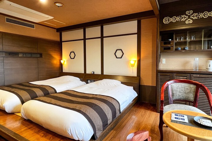 Room 21 of 144