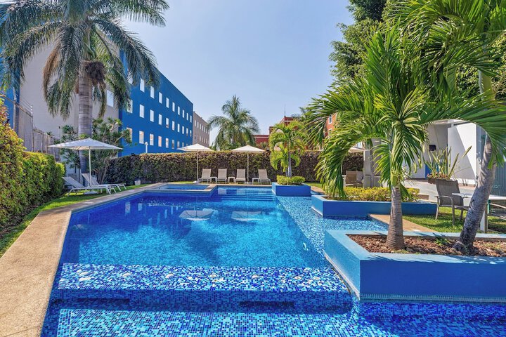 Pool Hotel