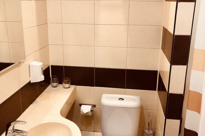 Room 15 of 18