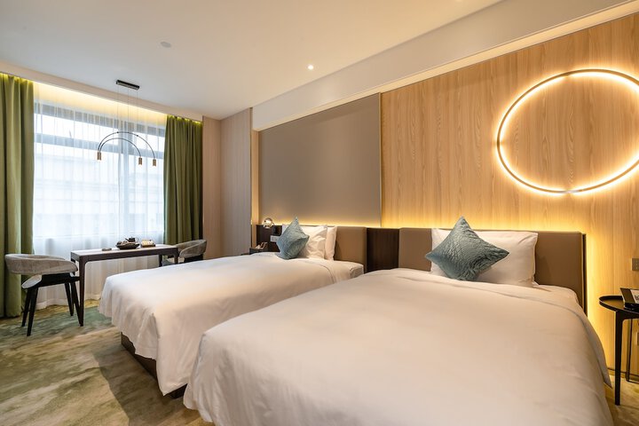 Room 10 of 96