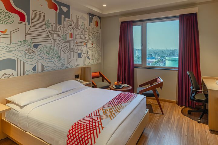 Room 10 of 32