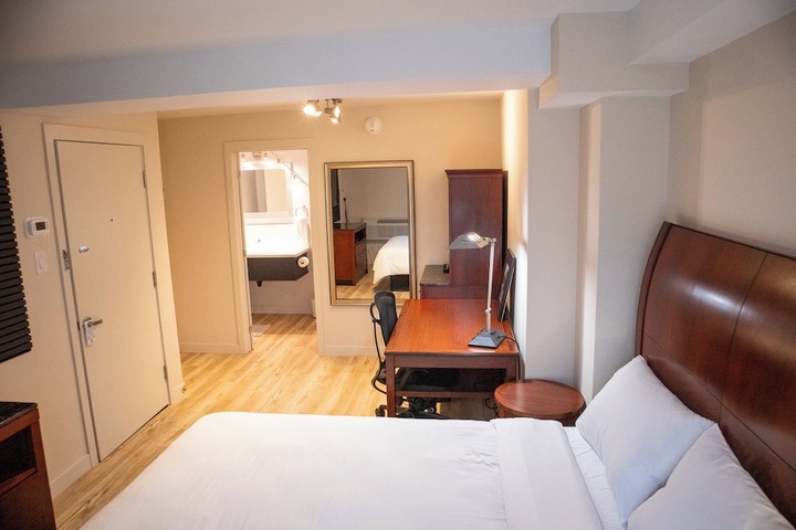 Room 3 of 33